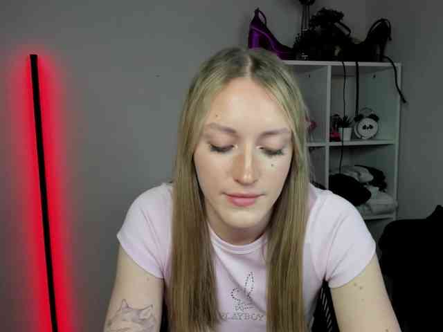 EvelynBlond26