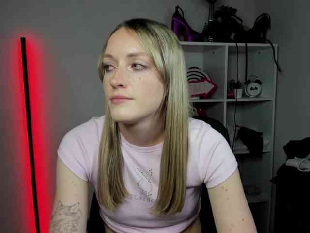 EvelynBlond26
