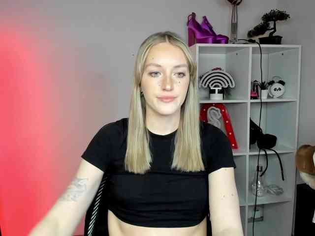 EvelynBlond26 webcam