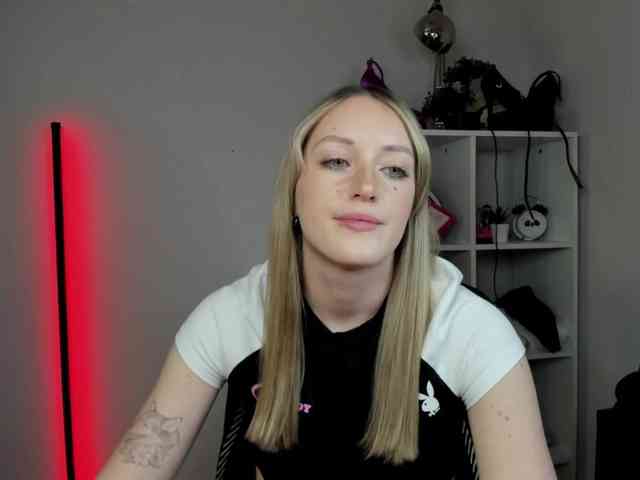 EvelynBlond26