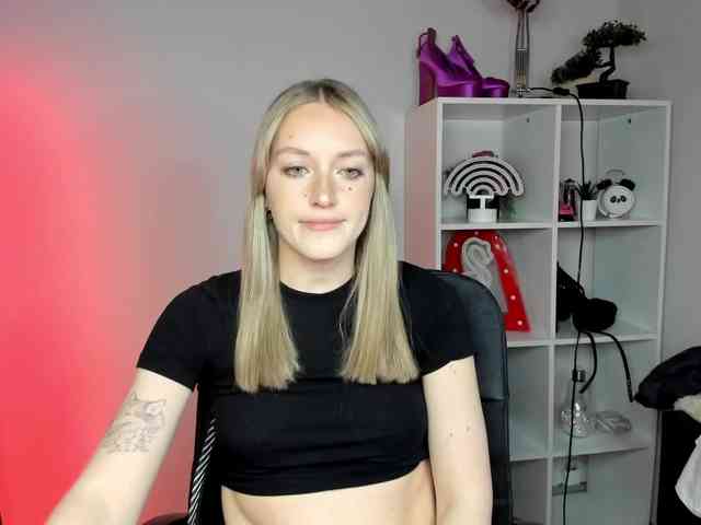 EvelynBlond26 webcam