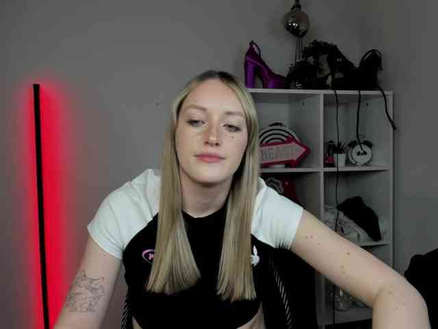 EvelynBlond26