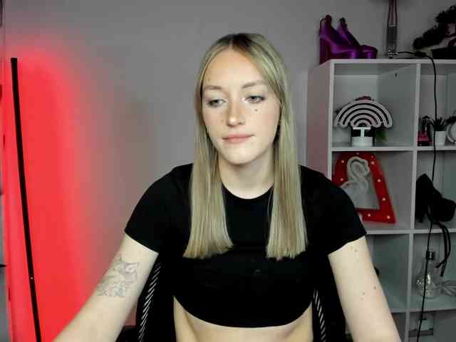 EvelynBlond26 webcam