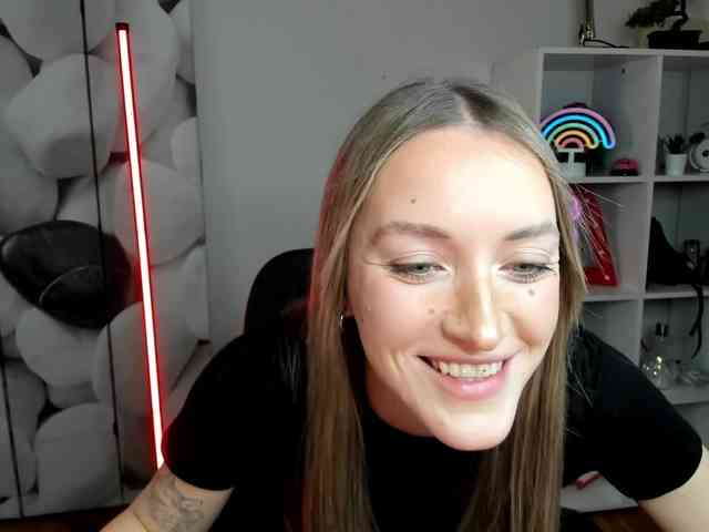 EvelynBlond26 webcam