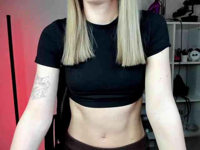 EvelynBlond26 webcam