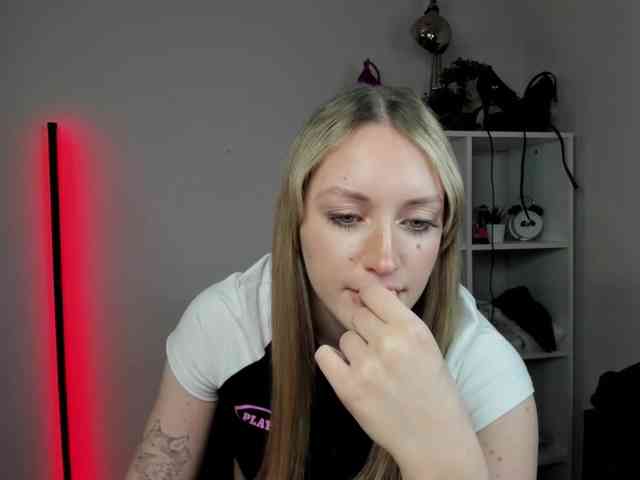 EvelynBlond26