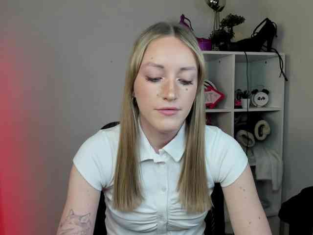 EvelynBlond26