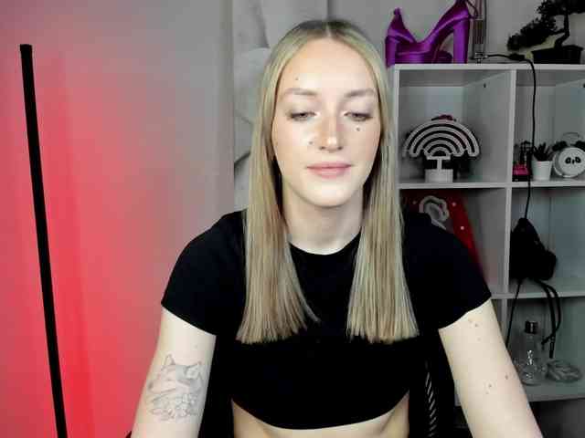 EvelynBlond26 webcam