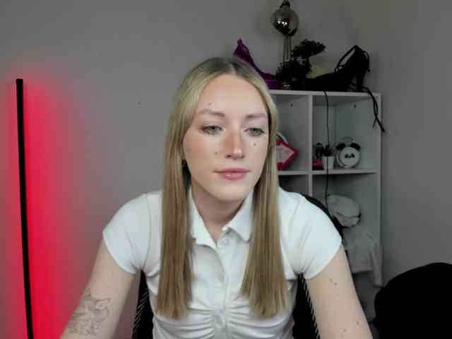 EvelynBlond26