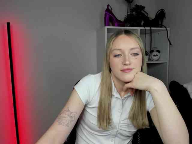 EvelynBlond26