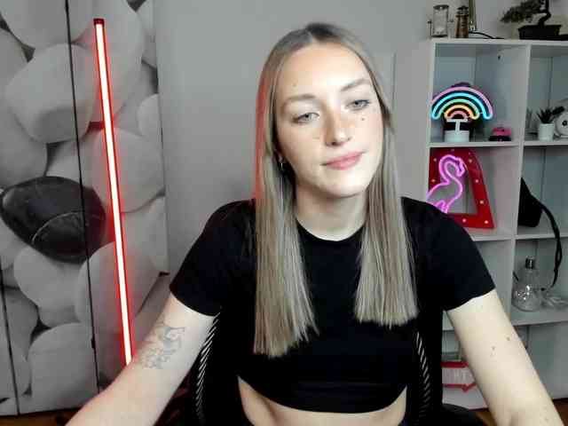 EvelynBlond26 webcam