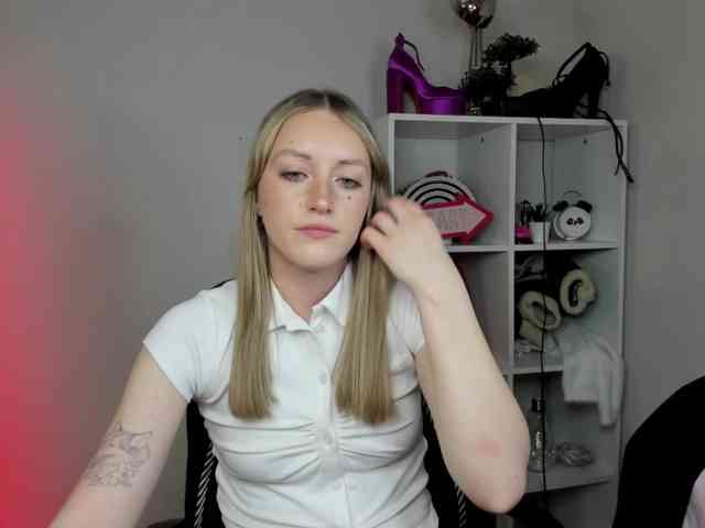 EvelynBlond26