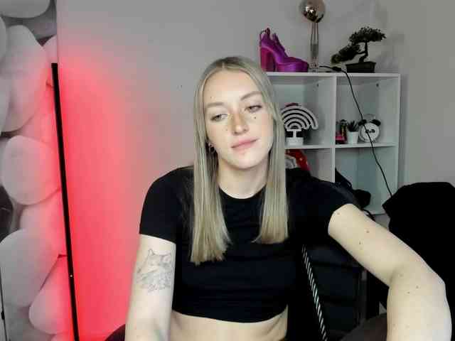 EvelynBlond26 webcam
