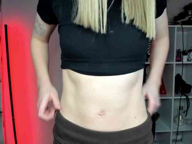 EvelynBlond26 webcam