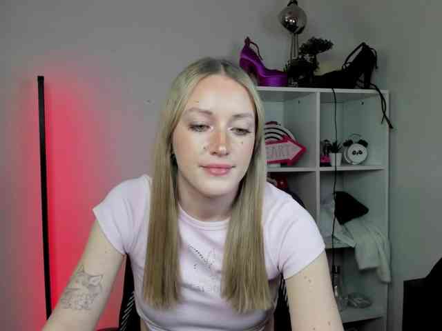 EvelynBlond26