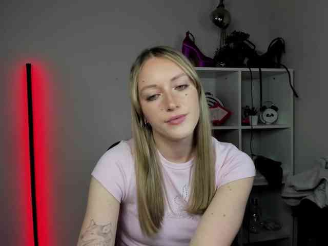 EvelynBlond26