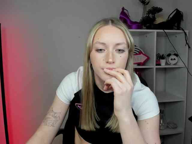 EvelynBlond26