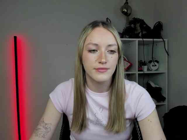 EvelynBlond26