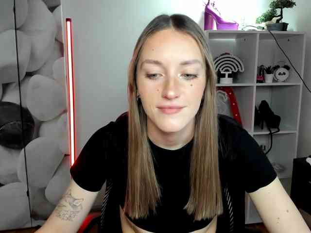 EvelynBlond26 webcam
