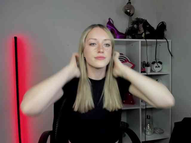 EvelynBlond26