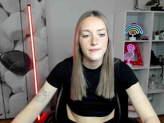 EvelynBlond26 webcam