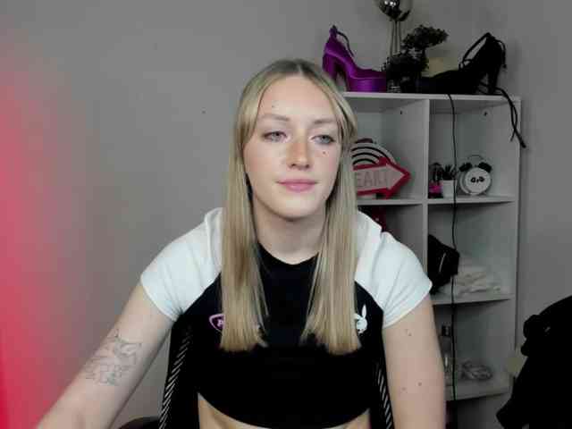 EvelynBlond26