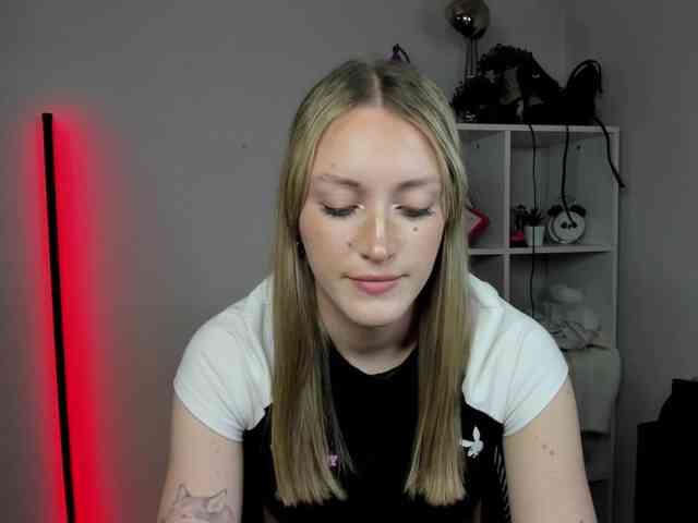 EvelynBlond26