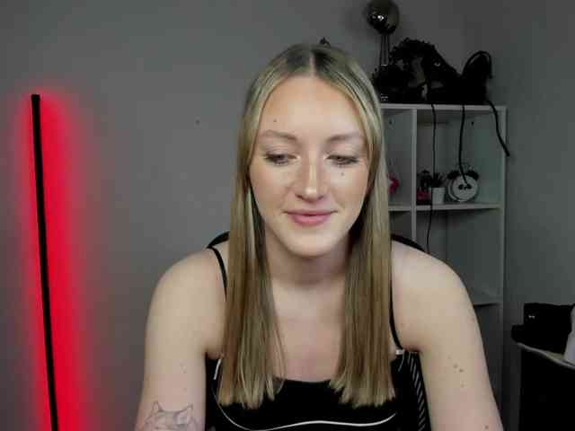 EvelynBlond26