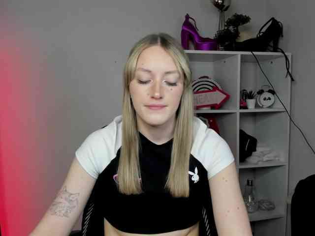 EvelynBlond26
