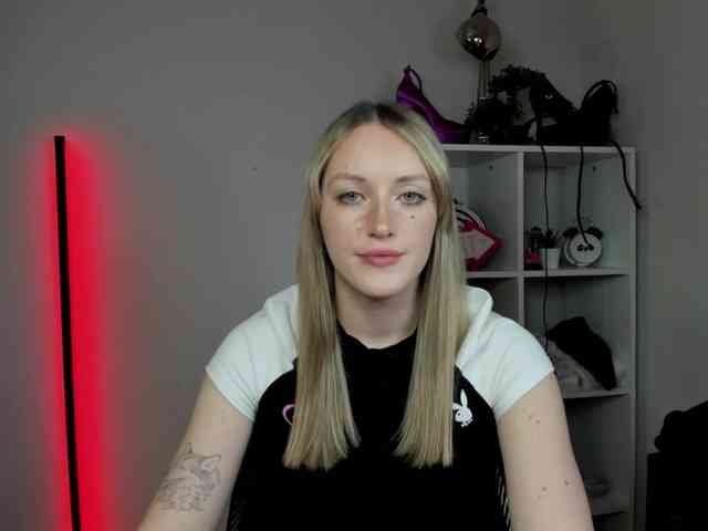 EvelynBlond26