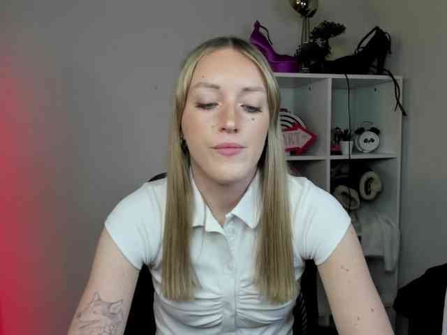 EvelynBlond26