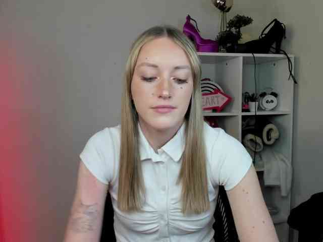 EvelynBlond26