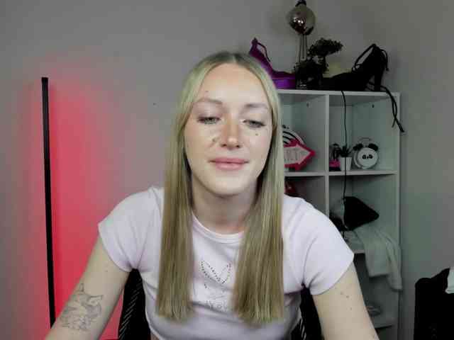 EvelynBlond26