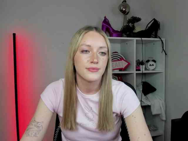 EvelynBlond26