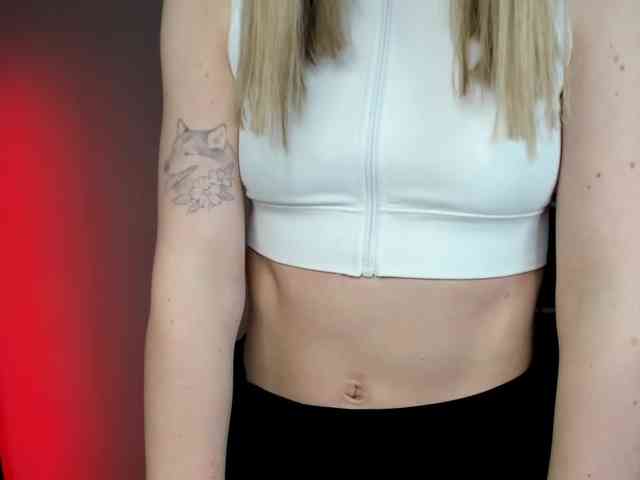 EvelynBlond26 webcam