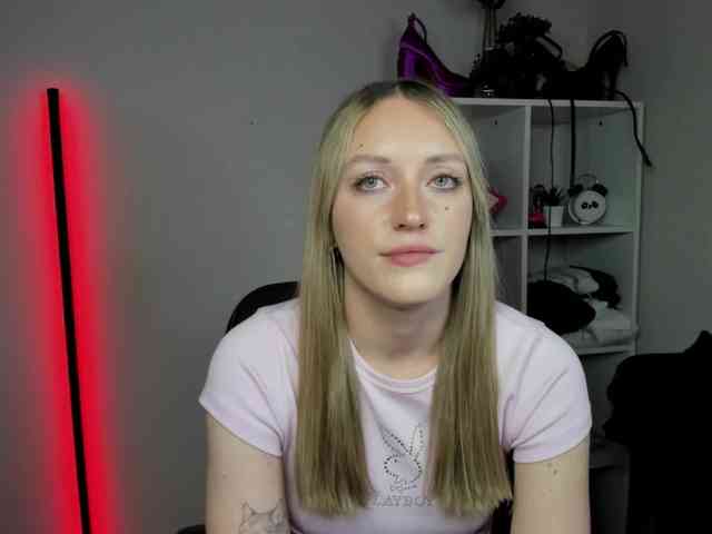 EvelynBlond26