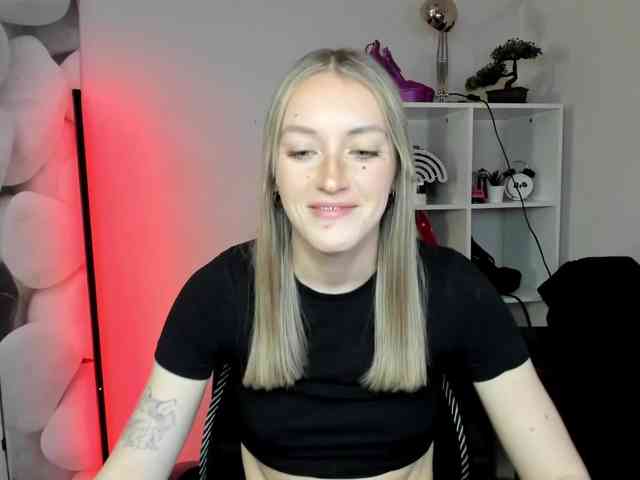 EvelynBlond26 webcam