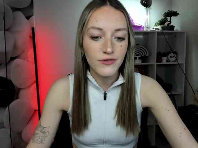 EvelynBlond26 webcam