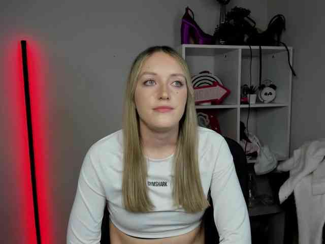 EvelynBlond26
