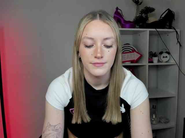 EvelynBlond26