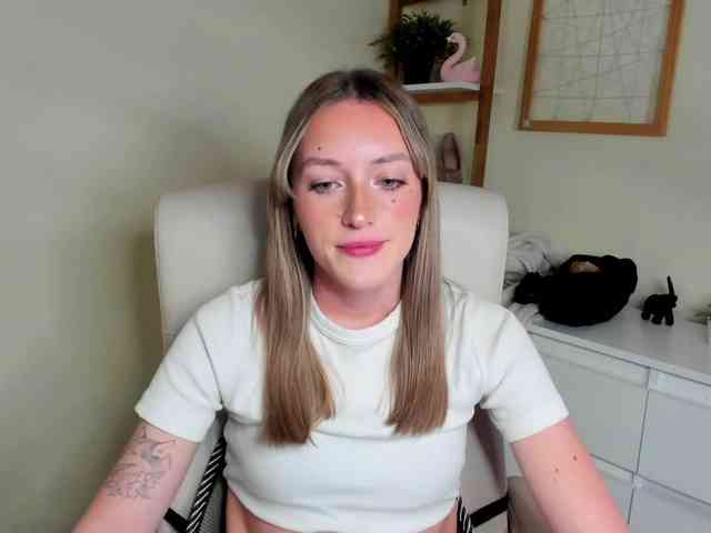 EvelynBlond26 webcam