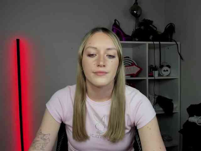 EvelynBlond26