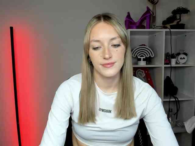 EvelynBlond26 webcam