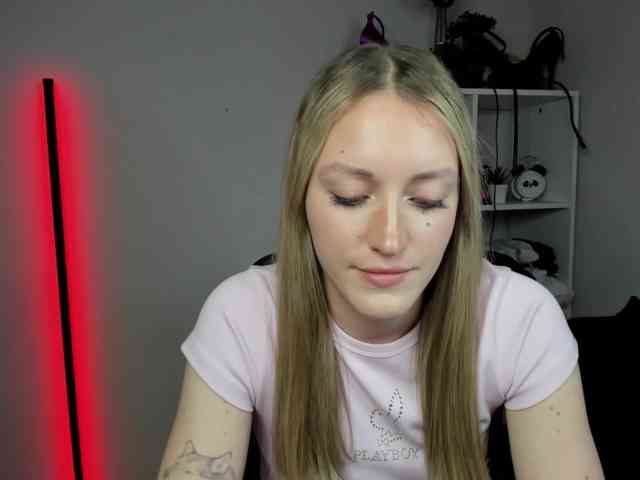EvelynBlond26