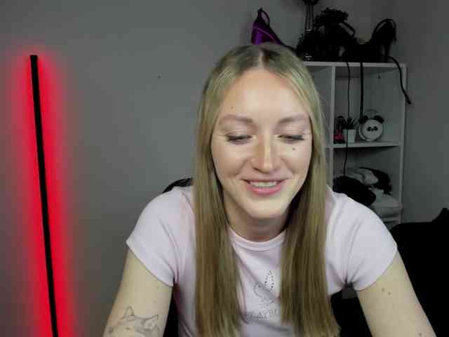 EvelynBlond26