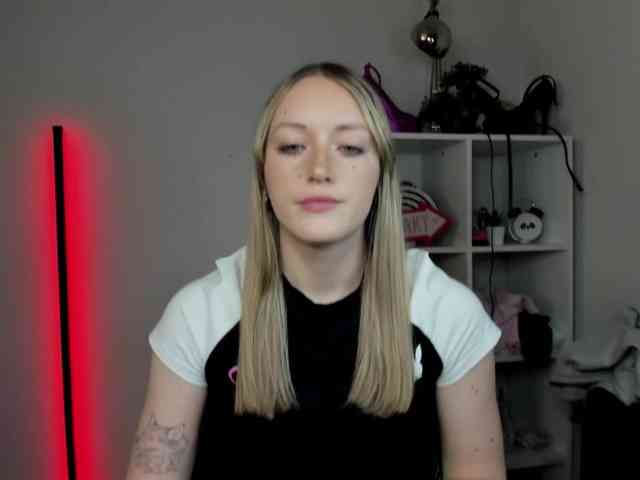 EvelynBlond26