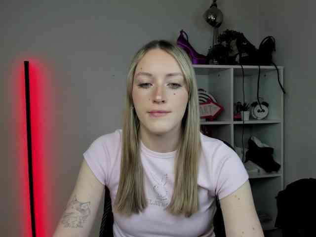 EvelynBlond26