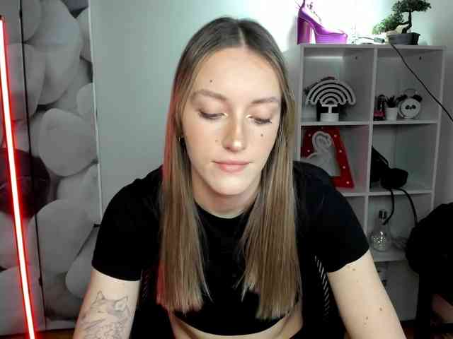 EvelynBlond26 webcam
