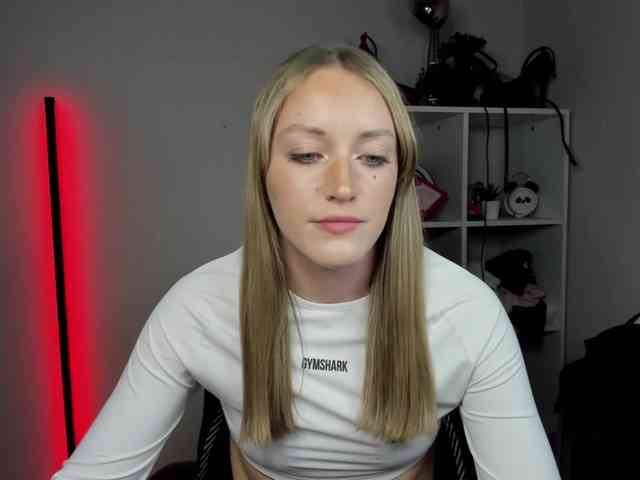 EvelynBlond26