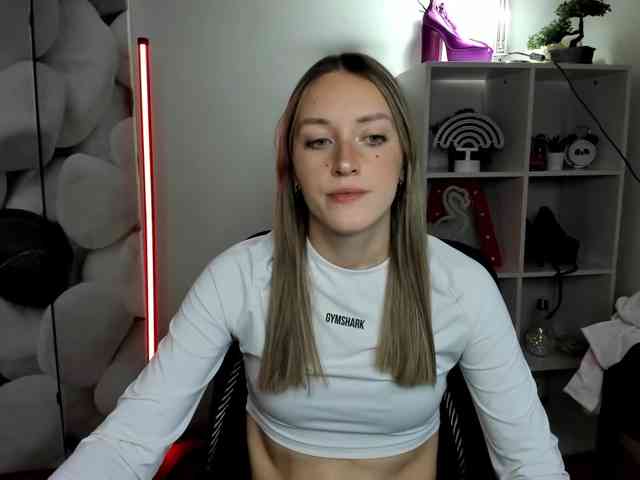EvelynBlond26 webcam